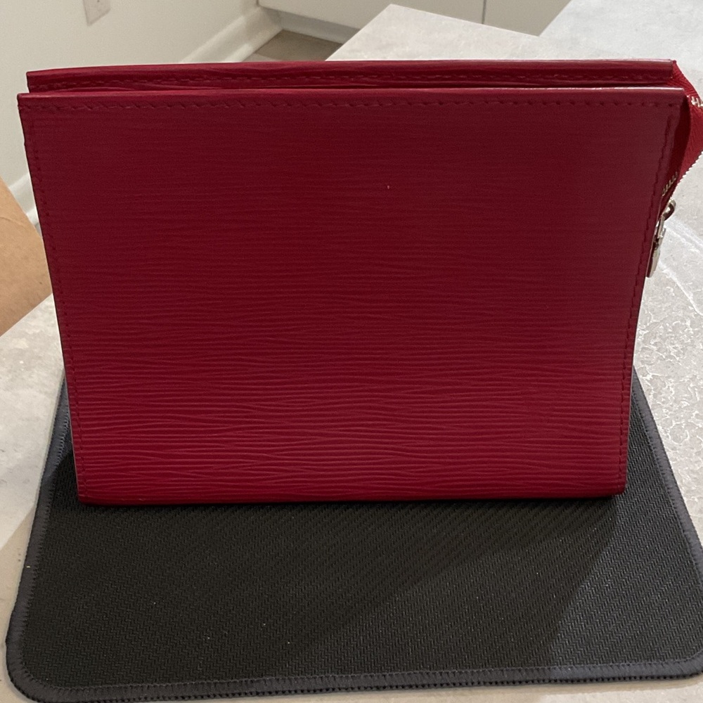 Louis Vuitton Epi pouch 26 Fuchsia